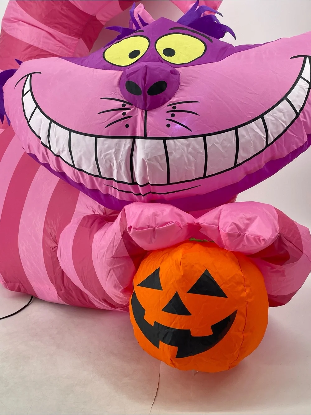 Disney 3.51-ft Lighted Disney Alice in Wonderland Cheshire Cat Inflatable - Picture 2 of 7